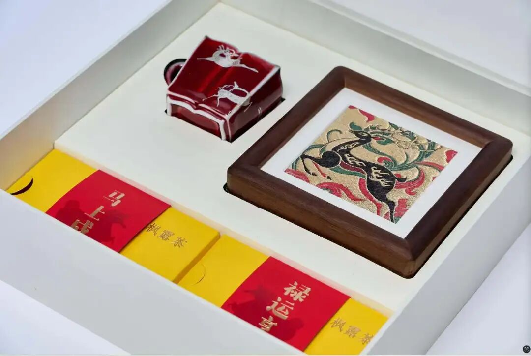 一鹿荣华 枫露茶文创套装